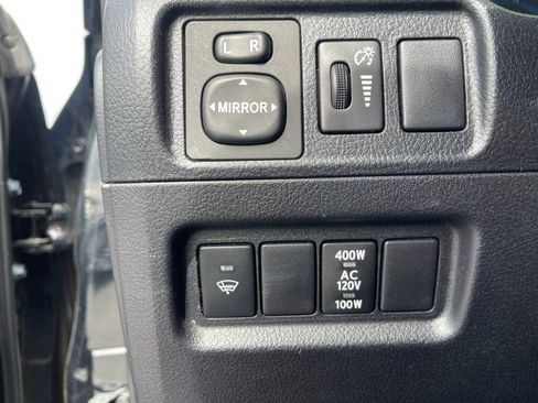 Used 2019 Toyota 4Runner SR5 AWD/4WD image 32