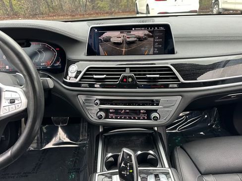 Used 2020 BMW 740i w/ M Sport Package image 21