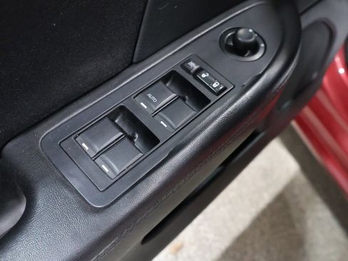 Used 2014 Chrysler 200 LX image 13