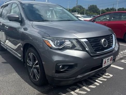 Used 2020 Nissan Pathfinder Platinum FWD image 3