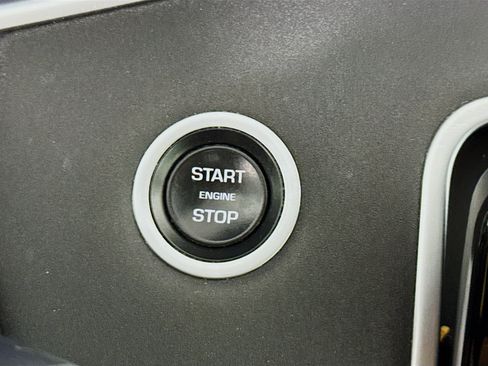 Used 2020 Land Rover Range Rover Evoque SE image 20