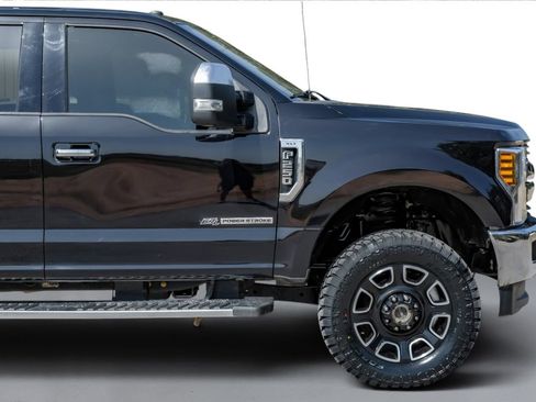 Used 2019 Ford F250 XLT w/ XLT Premium Package AWD/4WD image 7