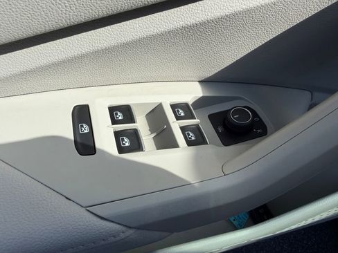 Used 2022 Volkswagen Jetta SE image 18