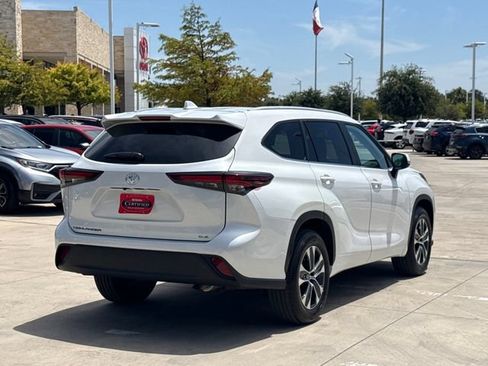Used 2025 Toyota Highlander XLE FWD image 5