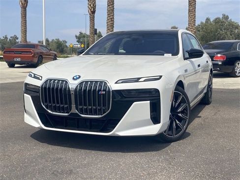 New 2025 BMW i7 M70 image 3
