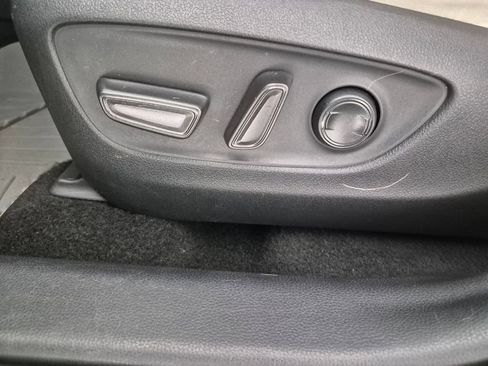 Used 2021 Toyota RAV4 Limited AWD/4WD image 23
