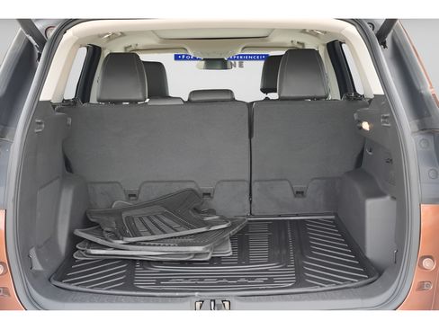Used 2017 Ford Escape Titanium w/ Canadian Touring Package AWD/4WD image 12