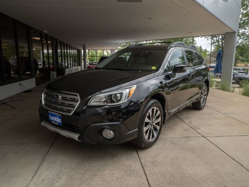 Used 2016 Subaru Outback 3.6R Limited AWD/4WD image 3