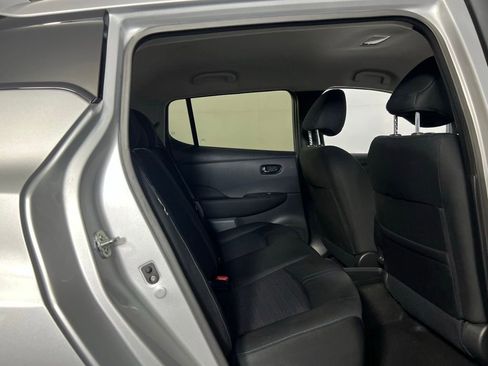 Used 2025 Nissan Leaf S image 28