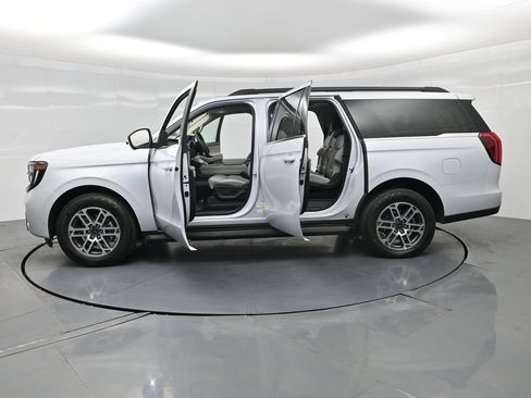 Used 2025 Ford Expedition Max Active AWD/4WD image 42