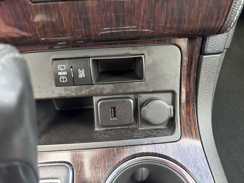 Used 2017 Chevrolet Traverse LT image 18