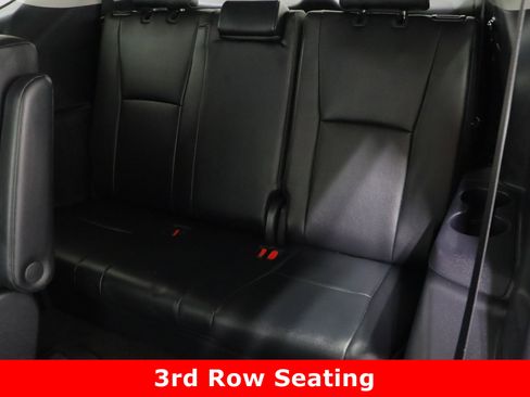 Used 2024 Toyota Highlander XLE image 33