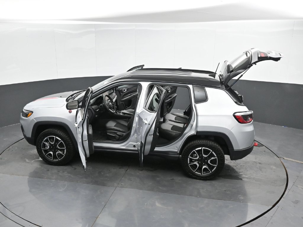 Used 2024 Jeep Compass Trailhawk AWD/4WD image 55