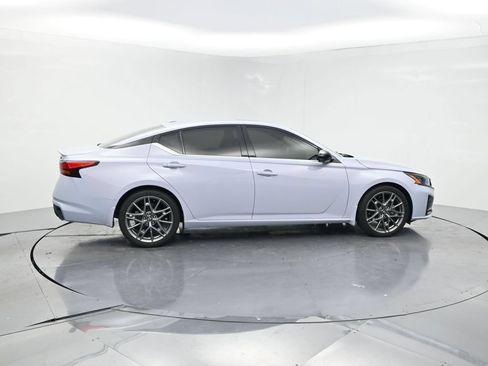 Used 2024 Nissan Altima 2.0 SR FWD image 4
