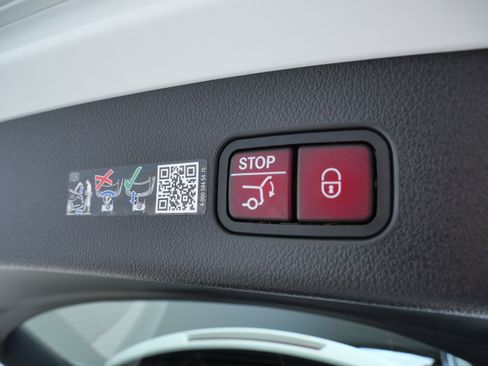 Certified 2026 Mercedes-Benz GLC 300 4MATIC image 8