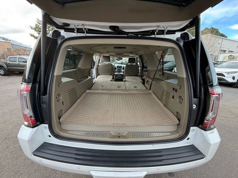 Used 2017 GMC Yukon XL SLT w/ Open Road Package image 19