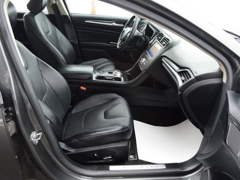 Used 2020 Ford Fusion Titanium image 17