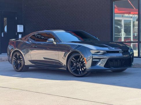 Used 2018 Chevrolet Camaro SS w/ LPO, Ground Effects Package RWD image 6