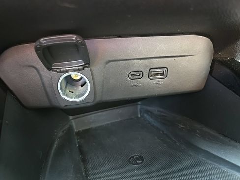 Used 2025 Chevrolet Trax RS w/ Sunroof Package FWD image 58