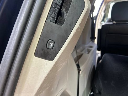 Used 2014 Chrysler Town & Country Touring FWD image 14