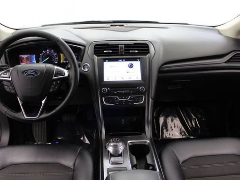 Used 2018 Ford Fusion SE w/ Equipment Group 201A FWD image 21
