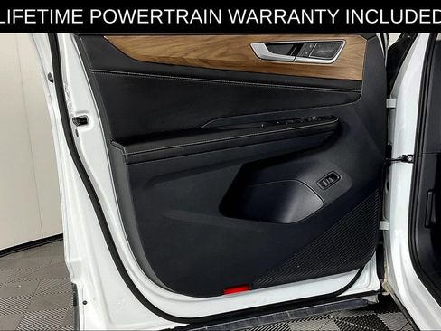 Used 2025 Volkswagen Atlas SE AWD/4WD image 23
