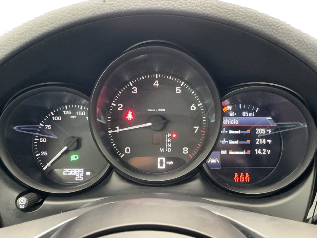 Used 2022 Porsche Macan AWD/4WD image 46