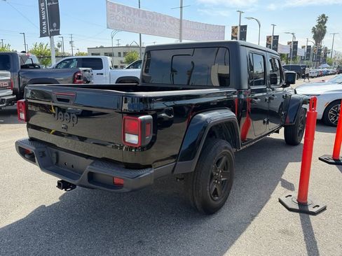 Used 2022 Jeep Gladiator Sport image 3