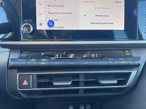 Used 2025 Toyota Camry LE image 17