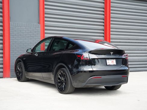 Used 2023 Tesla Model Y Long Range AWD/4WD image 12