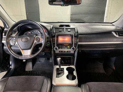 Used 2013 Toyota Camry SE w/ Leather Pkg FWD image 12