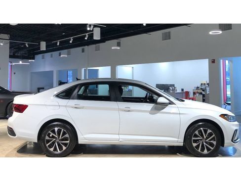 Used 2025 Volkswagen Jetta S image 9
