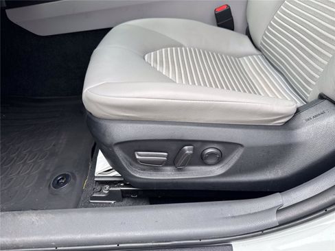 Used 2024 Toyota Camry SE FWD image 12