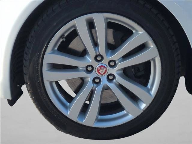 Used 2014 Jaguar XJ L Portfolio RWD image 26