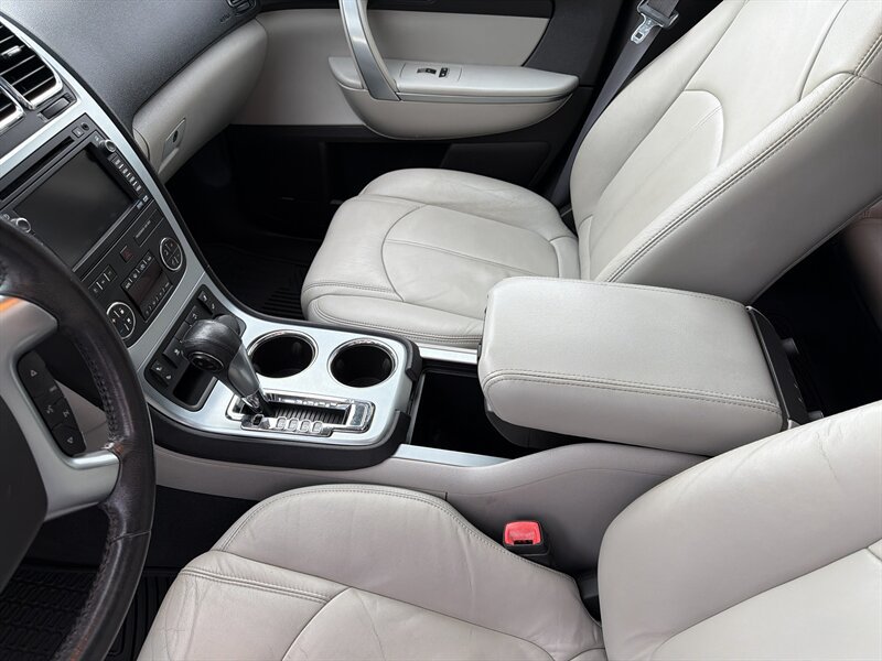 Used 2007 GMC Acadia SLT w/ Trailering Package AWD/4WD image 34