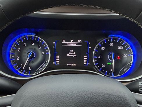 Used 2022 Chrysler Voyager LX image 27