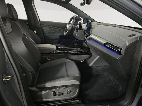 Used 2023 Volkswagen ID.4 Pro S Plus image 3