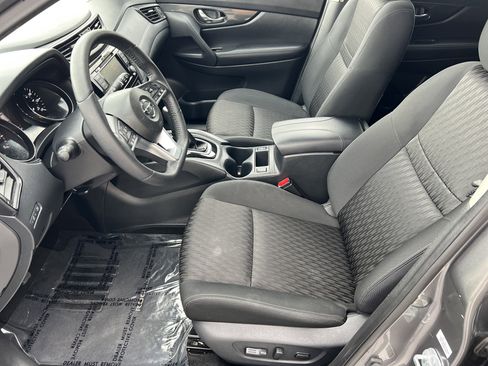 Used 2019 Nissan Rogue SV image 9