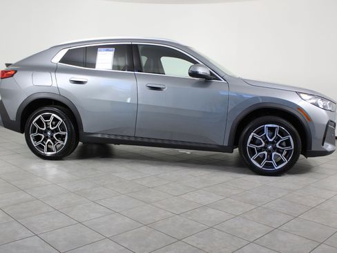 Certified 2025 BMW X2 xDrive28i w/ Premium Package image 8