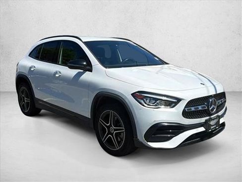 Used 2022 Mercedes-Benz GLA 250 4MATIC image 3