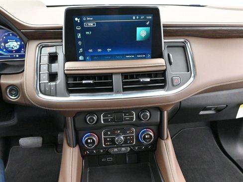 Used 2024 Chevrolet Suburban High Country w/ Advanced Technology Package image 24