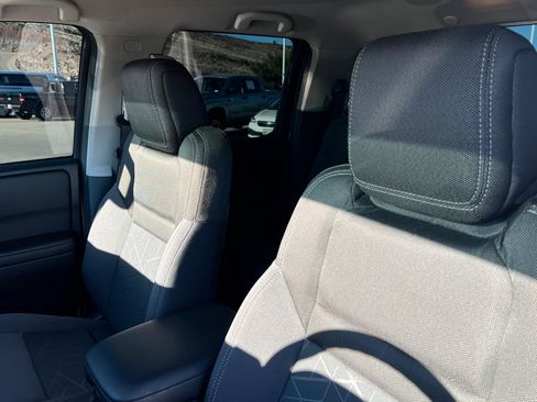 Used 2025 Nissan Frontier SV image 16