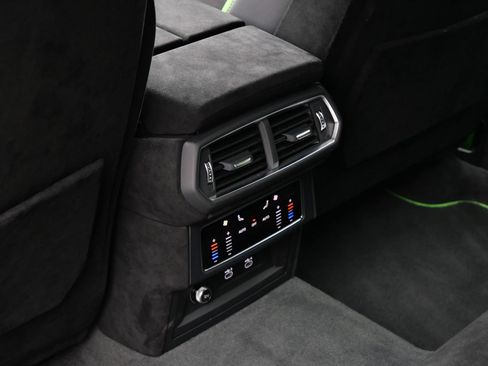 Used 2024 Lamborghini Urus Performante AWD/4WD image 30