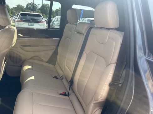 Used 2025 Jeep Grand Cherokee Limited w/ Luxury Tech Group II AWD/4WD image 14