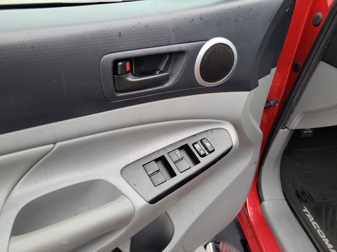 Used 2015 Toyota Tacoma PreRunner image 29