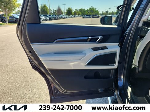 Certified 2025 Kia Telluride S FWD image 15