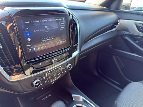 Used 2022 Chevrolet Traverse LT image 22