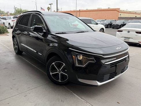 Used 2024 Kia Niro EX FWD image 6