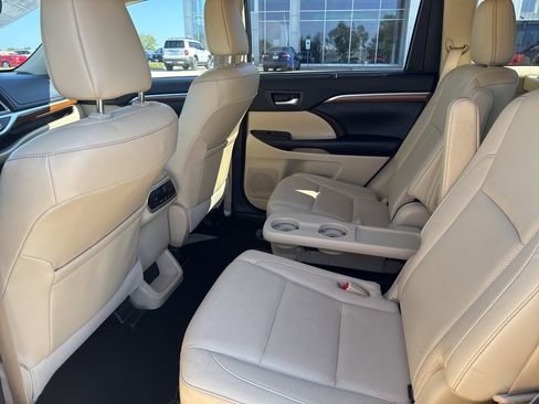 Used 2018 Toyota Highlander Limited image 8