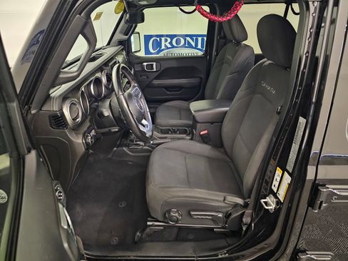Used 2020 Jeep Wrangler Unlimited Sahara AWD/4WD image 4